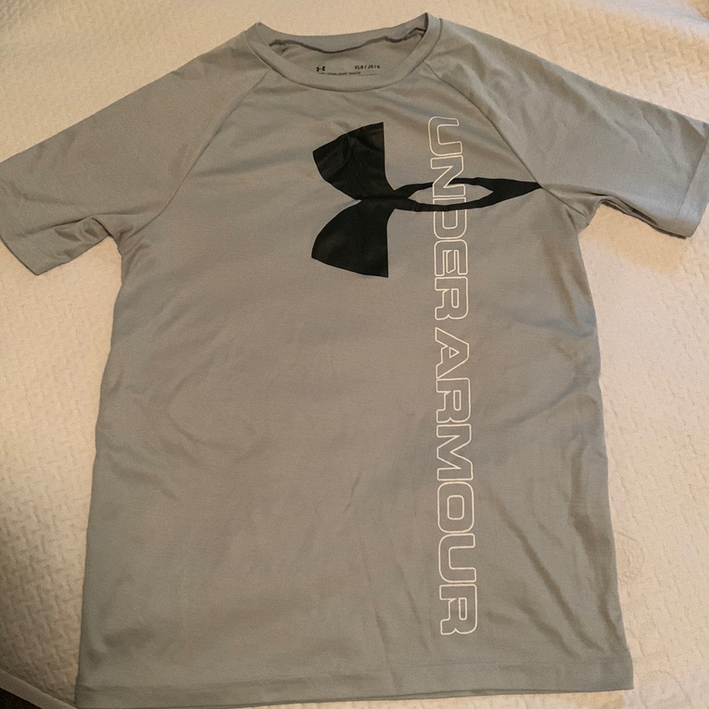 Under Armor  ( Youth ) NEW CONDITION